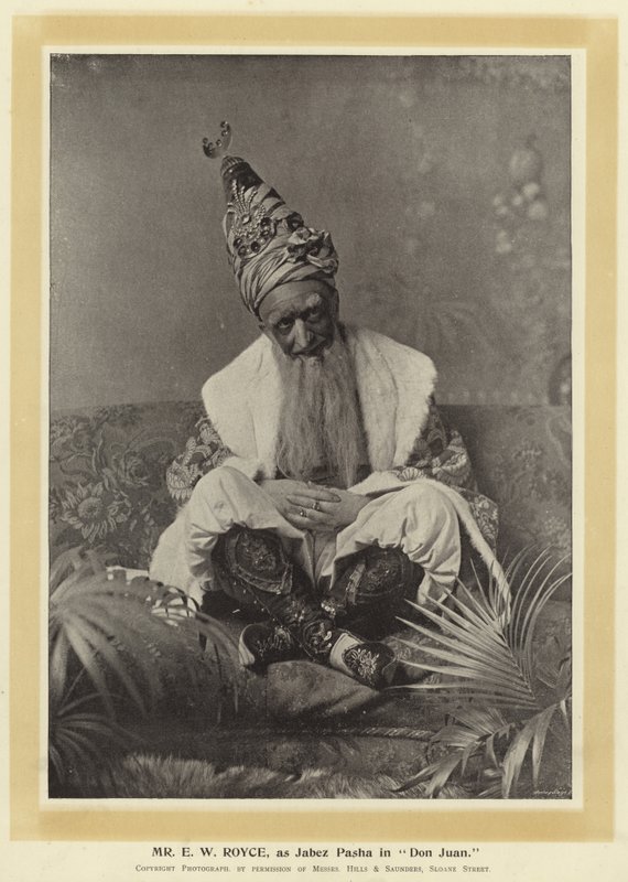 Pan E W Royce, jako Jabez Pasha w Don Juan autorstwa English Photographer