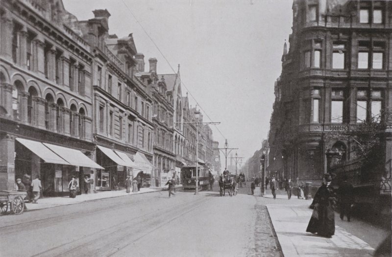 Newcastle, Grainger Street, West (zdjęcie czarno-białe) autorstwa English Photographer