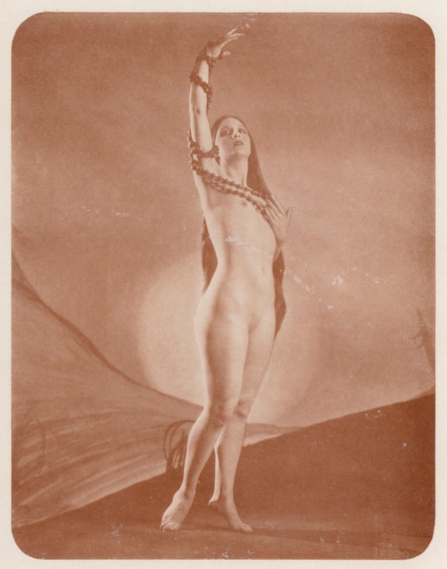 Sztuka nudystów: Galatea (zdjęcie czarno-białe) autorstwa English Photographer
