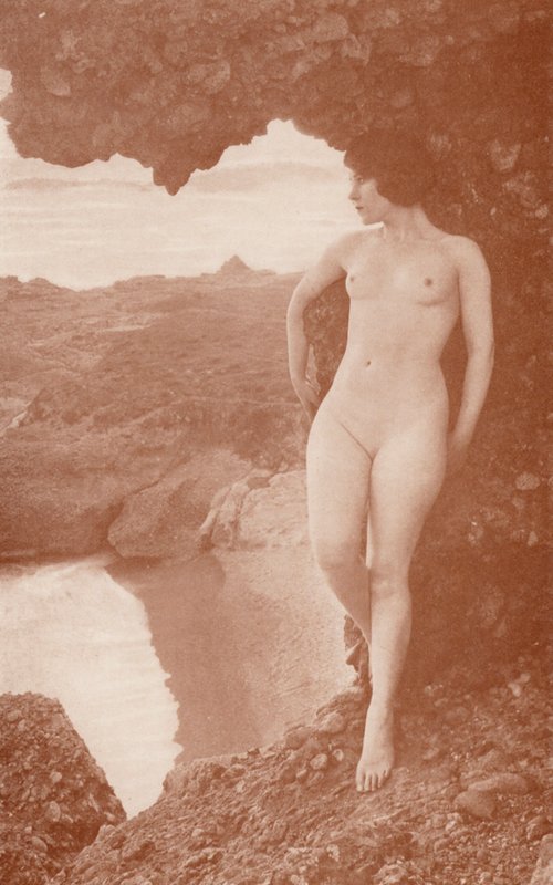 Sztuka nudystów: Scylla (zdjęcie czarno-białe) autorstwa English Photographer