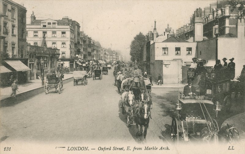 Oxford Street, na wschód od Marble Arch autorstwa English Photographer