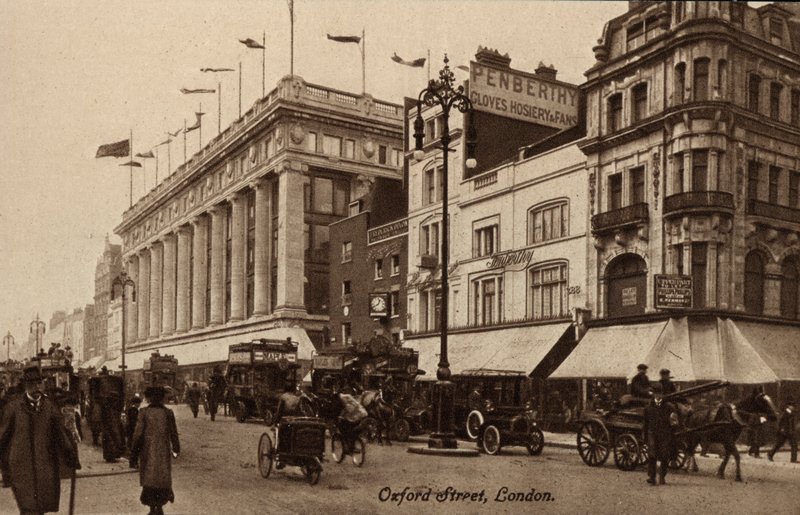 Oxford Street, Londyn, Selfridges (zdjęcie czarno-białe) autorstwa English Photographer