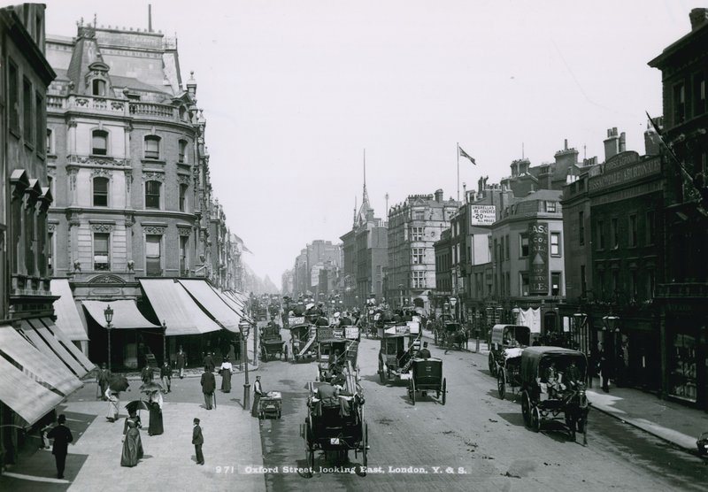 Oxford Street, Londyn, patrząc na wschód autorstwa English Photographer