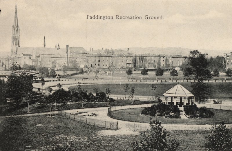 Paddington Recreation Ground, Londyn (zdjęcie czarno-białe) autorstwa English Photographer