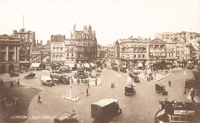 Piccadilly Circus autorstwa English Photographer