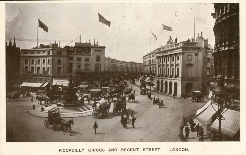 Piccadilly Circus i Regent Street, Londyn autorstwa English Photographer