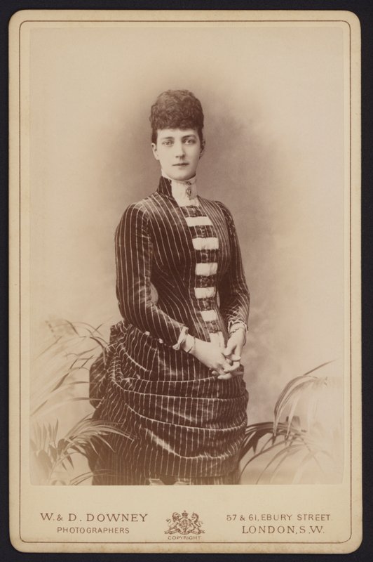 Portret, Aleksandra Duńska, poślubiła księcia Alberta Edwarda, późniejszego króla Edwarda VII (zdjęcie czarno-białe) autorstwa English Photographer