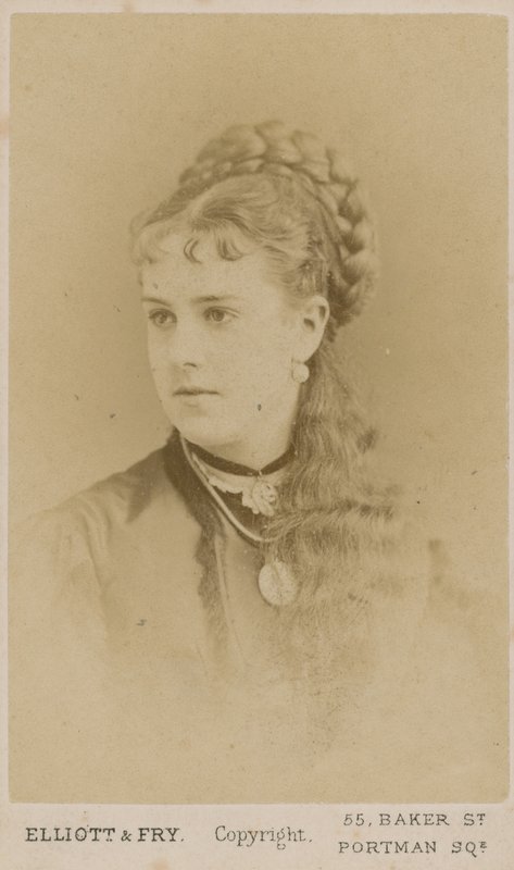 Portret prostytutki Mabel Gray autorstwa English Photographer