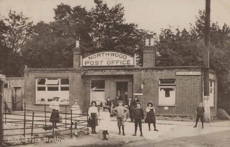 Urząd pocztowy, Northwood, Londyn (zdjęcie czarno-białe) autorstwa English Photographer