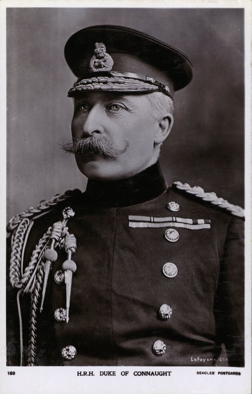 Książę Artur, książę Connaught, trzeci syn królowej Wiktorii i księcia Alberta (zdjęcie czarno-białe) autorstwa English Photographer