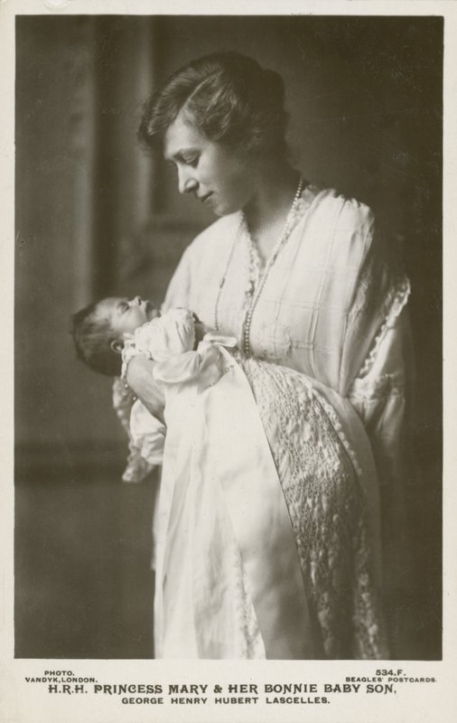 Księżniczka Mary, wicehrabina Lascelles, ze swoim najstarszym synem, Georgem autorstwa English Photographer