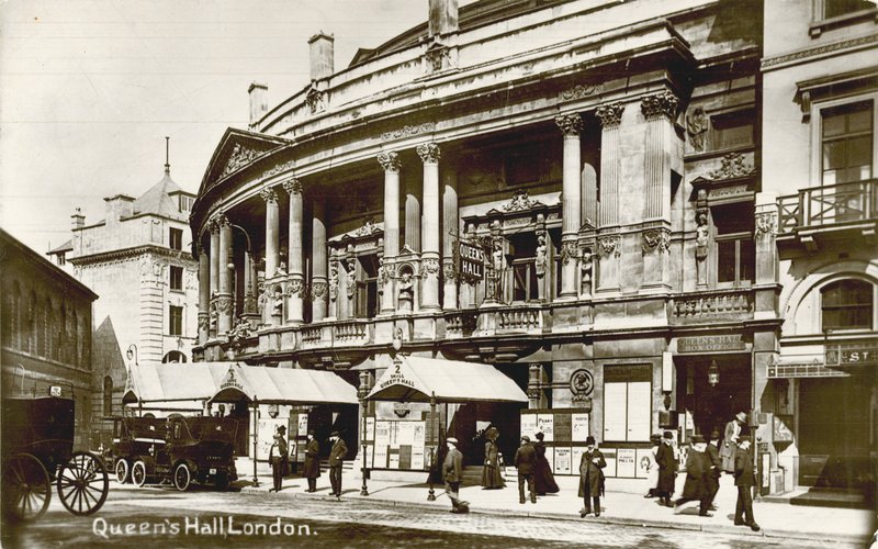 Queens Hall, Londyn autorstwa English Photographer