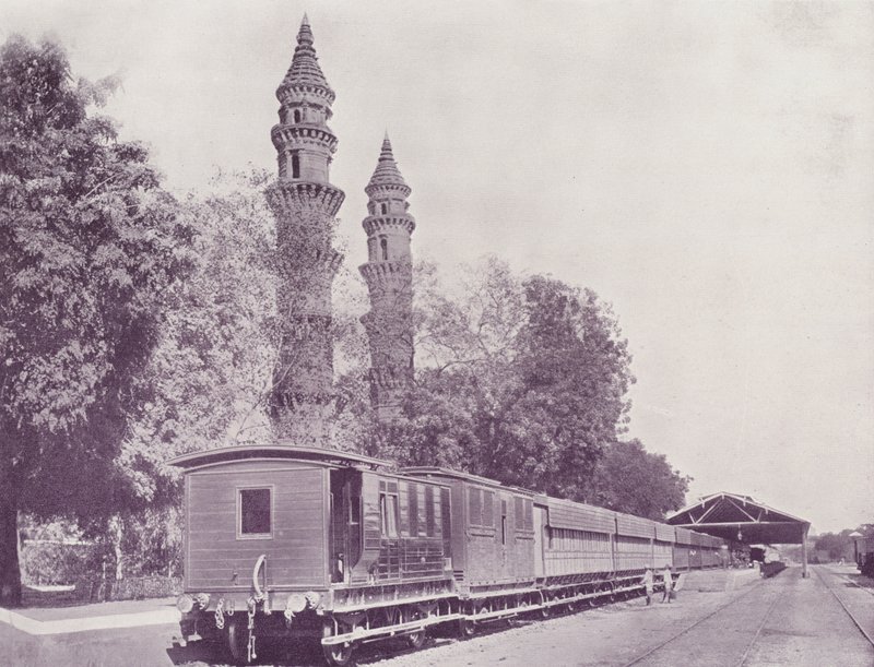 Dworzec kolejowy i minarety, Ahmedabad autorstwa English Photographer