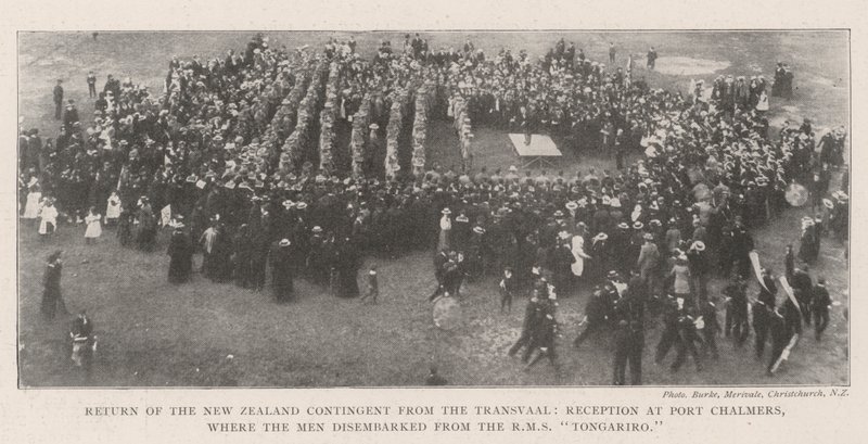 Powrót kontyngentu nowozelandzkiego z Transwalu, przyjęcie w Port Chalmers, gdzie mężczyźni zeszli z RMS Tongariro autorstwa English Photographer