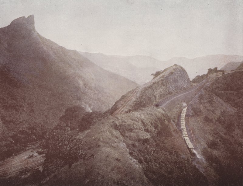Stacja cofania i Dukes Nose, Poona Ghat (kolorowe zdjęcie) autorstwa English Photographer