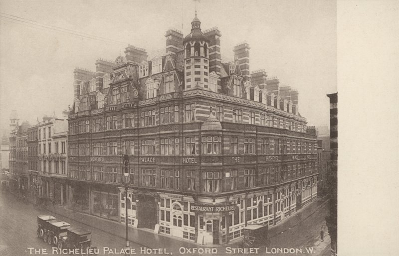 Richelieu Palace Hotel, Oxford Street, Londyn W (zdjęcie czarno-białe) autorstwa English Photographer
