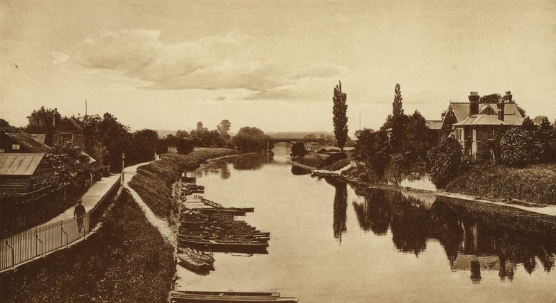 Rzeka Wye z mostu, Hereford (zdjęcie czarno-białe) autorstwa English Photographer
