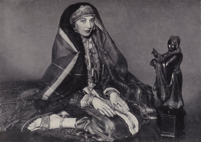 Rosita Forbes (zdjęcie czarno-białe) autorstwa English Photographer