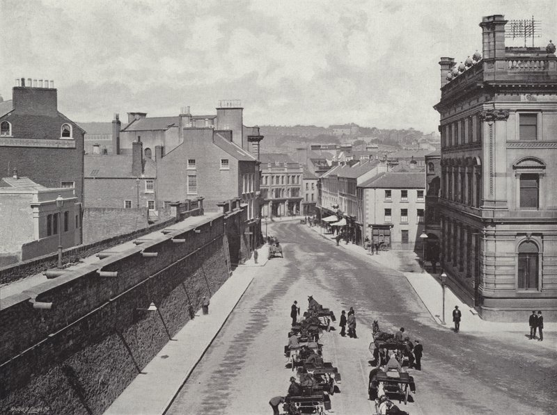 Shipquay Place, Londonderry autorstwa English Photographer