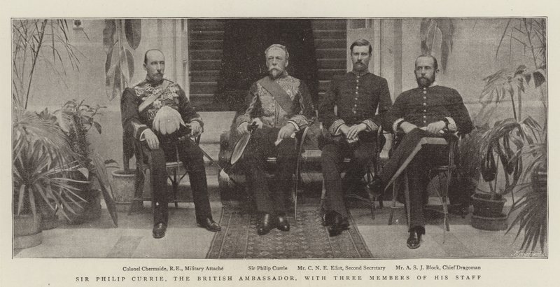Sir Philip Currie, ambasador brytyjski, z trzema członkami swojego sztabu autorstwa English Photographer