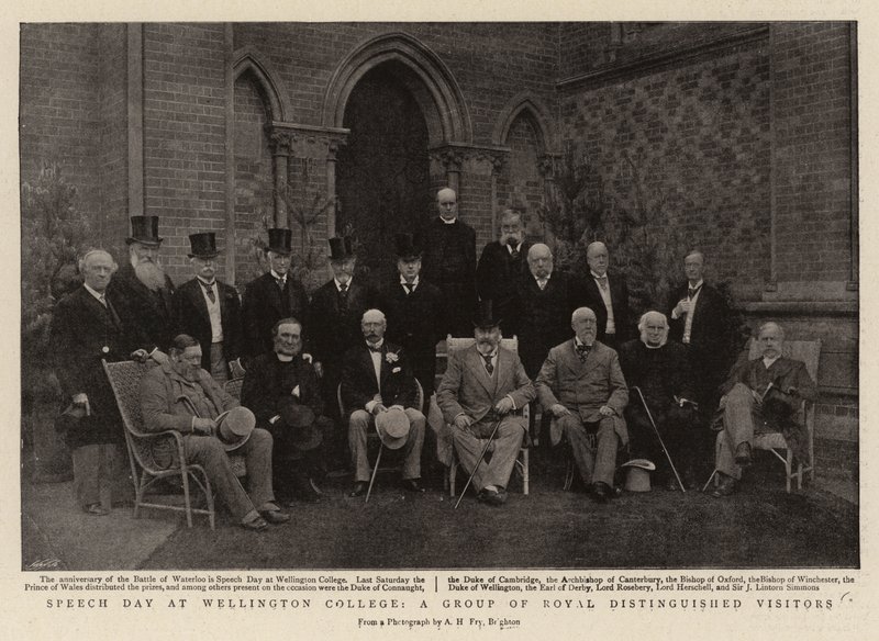 Dzień przemówienia w Wellington College, grupie królewskich wybitnych gości autorstwa English Photographer
