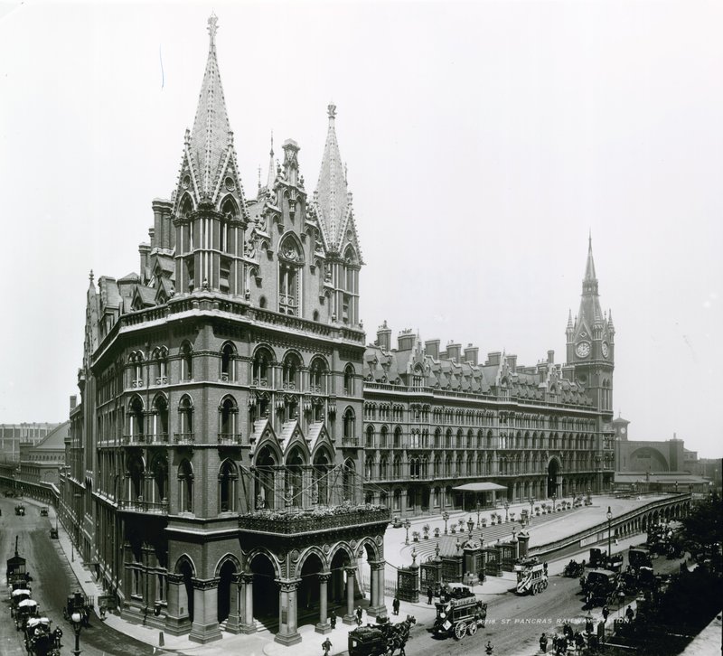 Dworzec kolejowy St. Pancras; fotografia z kwietnia 1899 autorstwa English Photographer