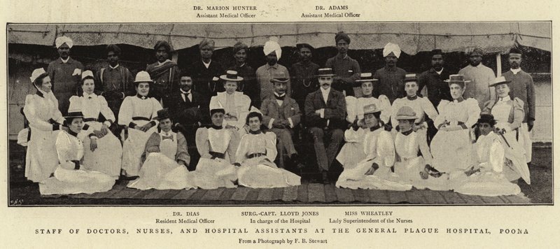 Personel lekarzy, pielęgniarek i asystentów szpitalnych w General Plague Hospital w Poona autorstwa English Photographer