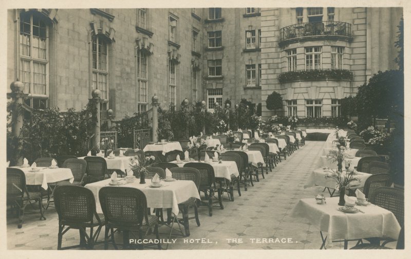 Taras hotelu Piccadilly, Londyn autorstwa English Photographer