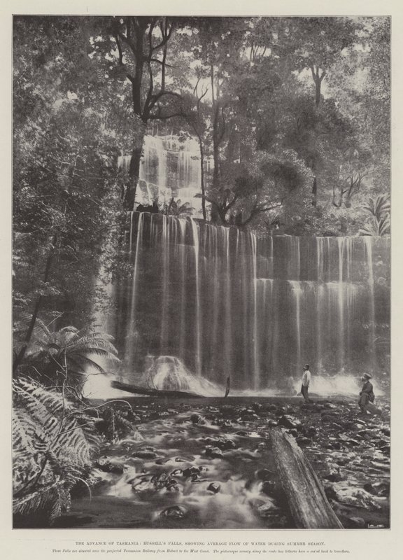 The Advance of Tasmania, Russells Falls, pokazujący średni przepływ wody w sezonie letnim autorstwa English Photographer