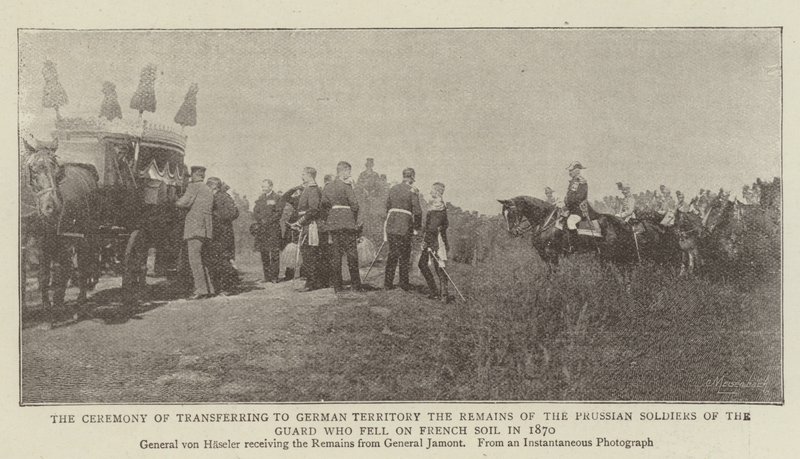 Ceremonia przekazania na ziemie niemieckie szczątków pruskich żołnierzy gwardii poległych na ziemi francuskiej w 1870 r. autorstwa English Photographer