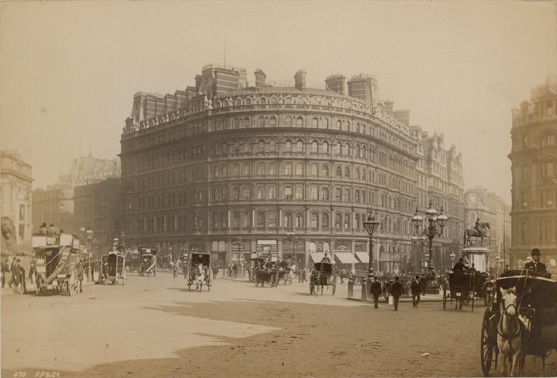 Grand Hotel na Trafalgar Square autorstwa English Photographer