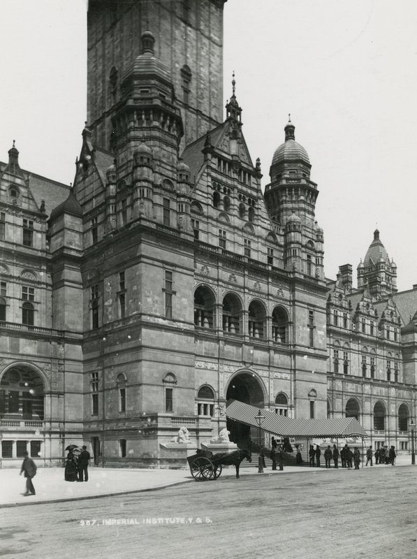Imperial Institute, South Kensington, Londyn autorstwa English Photographer
