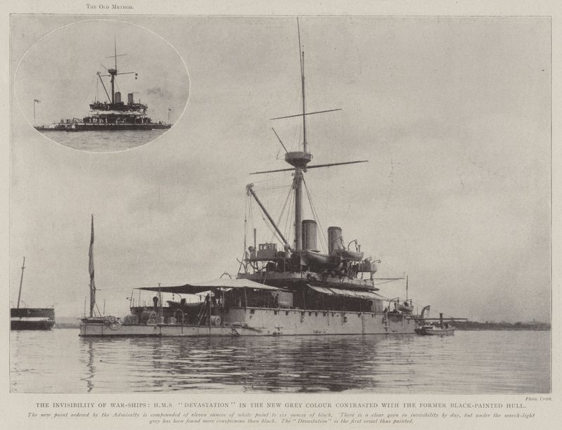 Niewidzialność okrętów wojennych, Dewastacja HMS w nowym szarym kolorze skontrastowanym z dawnym kadłubem pomalowanym na czarno autorstwa English Photographer
