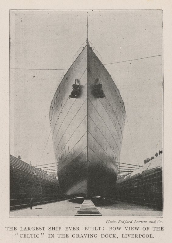 Największy statek, jaki kiedykolwiek zbudowano, widok celtycki z dziobu w Graving Dock w Liverpoolu autorstwa English Photographer