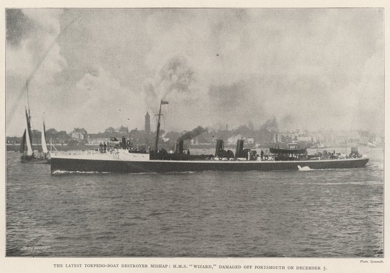 Najnowszy niszczyciel łodzi torpedowych Mishap, HMS Wizard, uszkodzony w pobliżu Portsmouth 5 grudnia autorstwa English Photographer