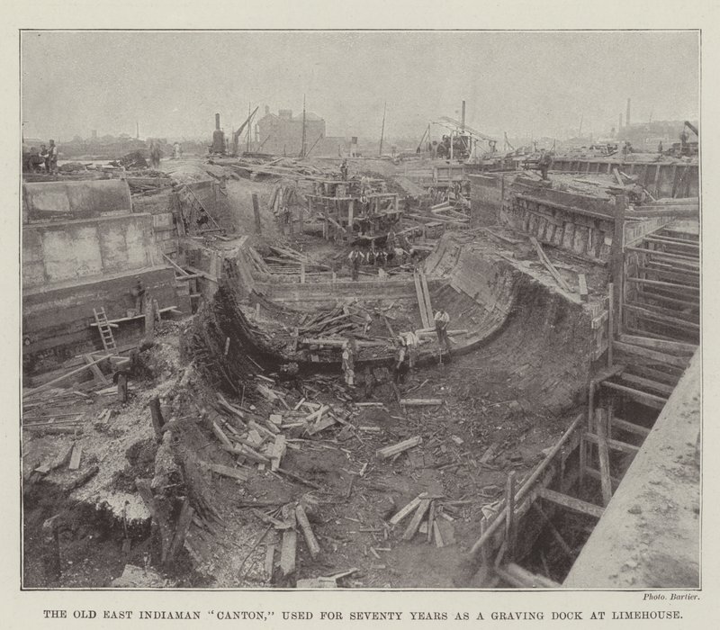 Kanton Old East Indiaman, używany przez siedemdziesiąt lat jako Graving Dock w Limehouse autorstwa English Photographer
