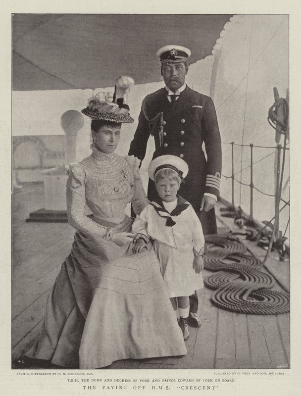 Spłacający się HMS Crescent autorstwa English Photographer
