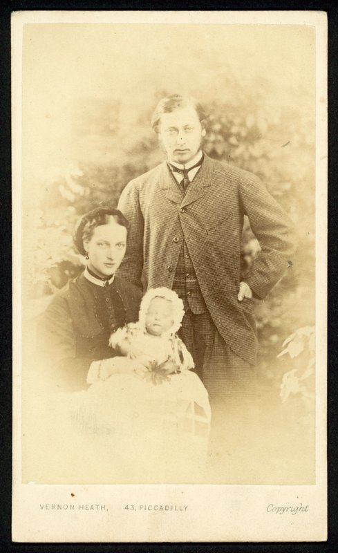 Książę i księżna Walii oraz książę Albert Victor autorstwa English Photographer