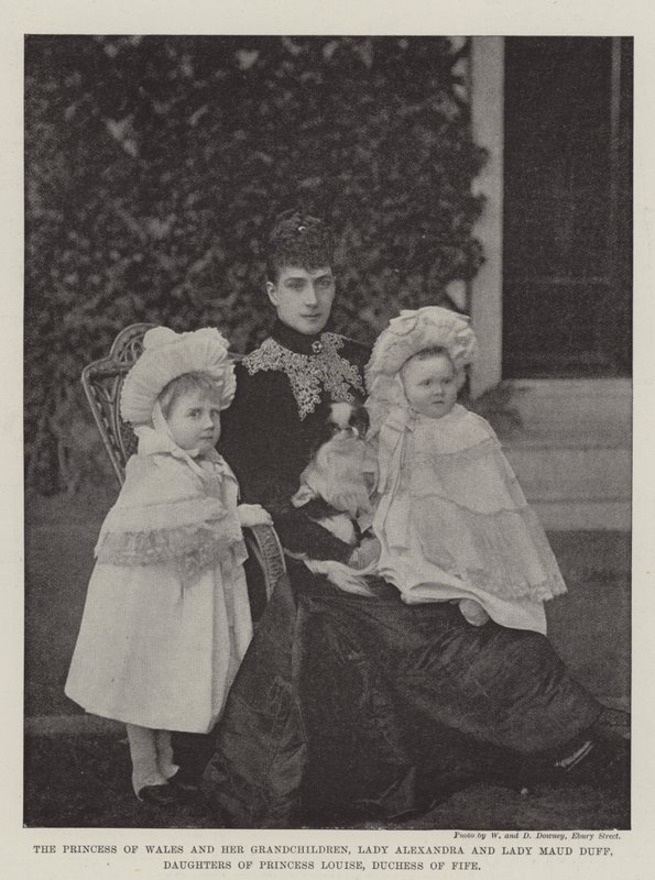Księżniczka Walii i jej wnuki, Lady Aleksandria i Lady Maud Duff, córki księżniczki Louise, księżnej Fife autorstwa English Photographer