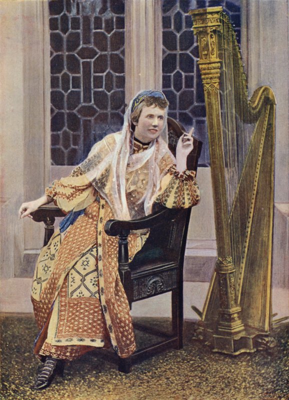 Królowa Rumunii (zdjęcie kolorowe) autorstwa English Photographer