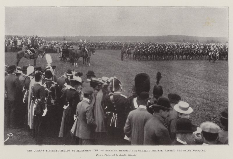 Przegląd urodzinowy Queens w Aldershot, 15 Pułk Huzarów, kierujący Brygadą Kawalerii, mijając Saluting-Point autorstwa English Photographer