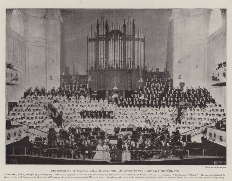 Ponowne otwarcie Colston Hall w Bristolu, orkiestra na inauguracyjnym występie autorstwa English Photographer