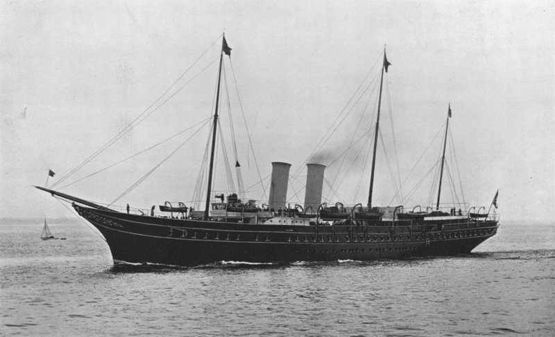 Królewski jacht Victoria and Albert (zdjęcie czarno-białe) autorstwa English Photographer