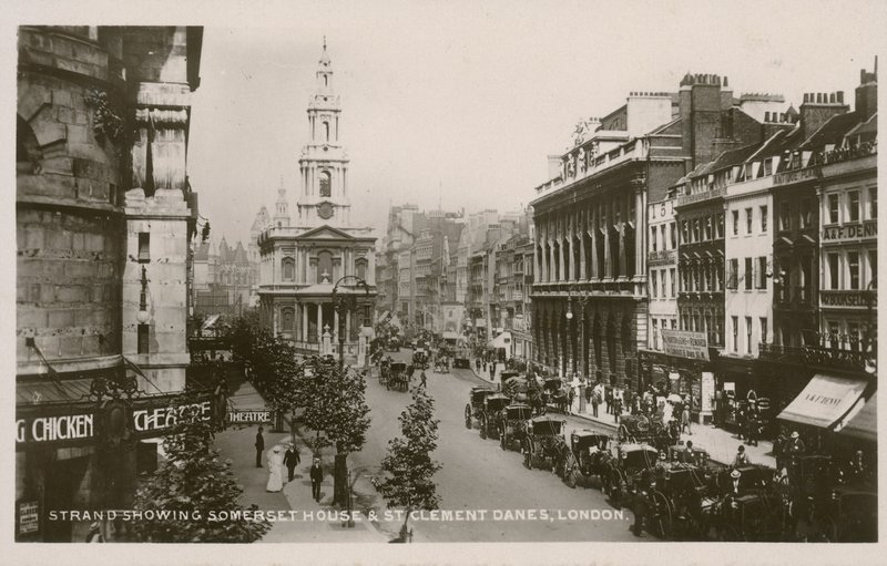 The Strand, przedstawiający Somerset House i St Clement Danes, Londyn autorstwa English Photographer