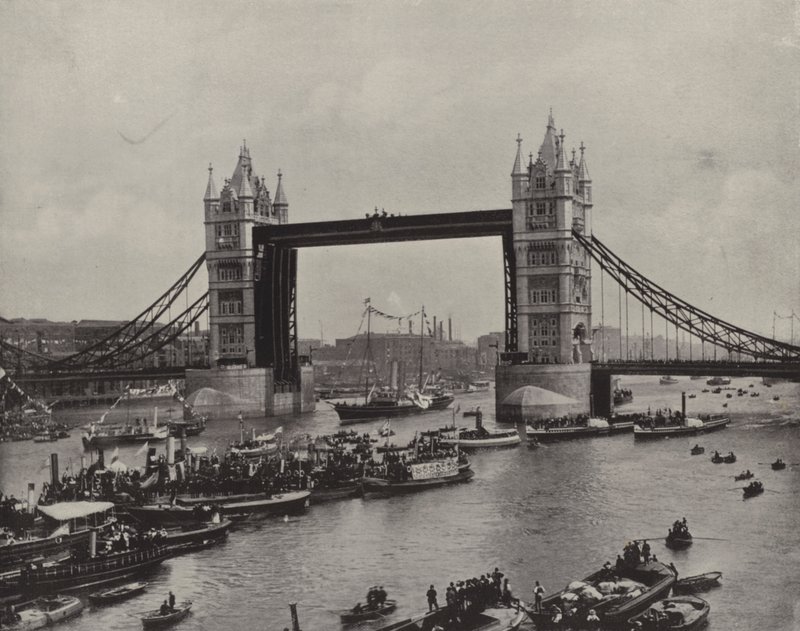 Tower Bridge, patrząc na wschód (zdjęcie czarno-białe) autorstwa English Photographer
