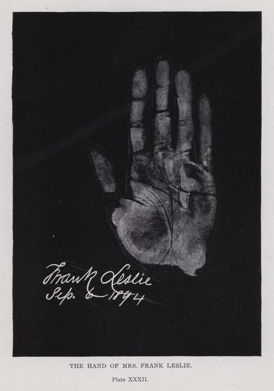 Ręka pani Frank Leslie (zdjęcie czarno-białe) autorstwa English Photographer