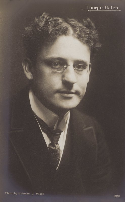 Thorpe Bates, angielski piosenkarz i aktor autorstwa English Photographer