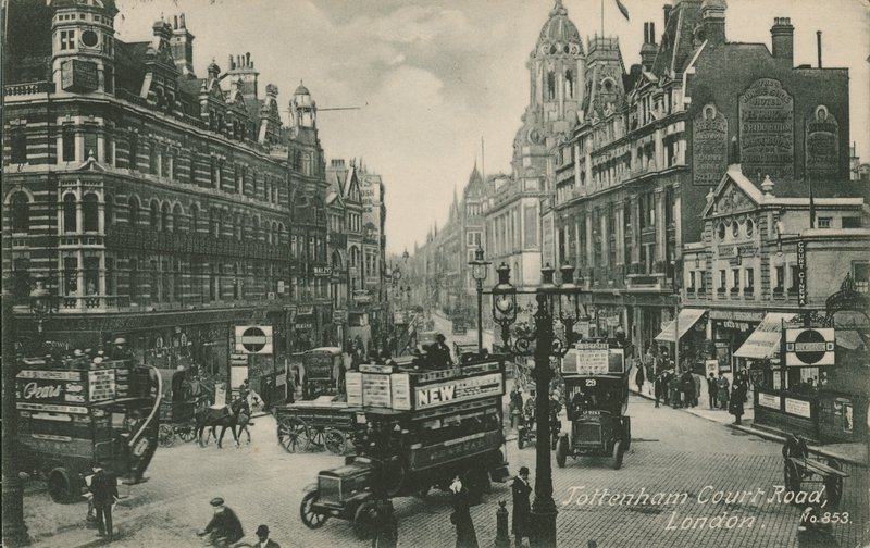 Tottenham Court Road, Londyn autorstwa English Photographer
