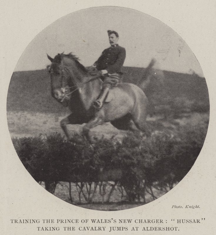 Szkolenie księcia Walii New Charger, Hussar wykonujący skoki kawalerii w Aldershot autorstwa English Photographer