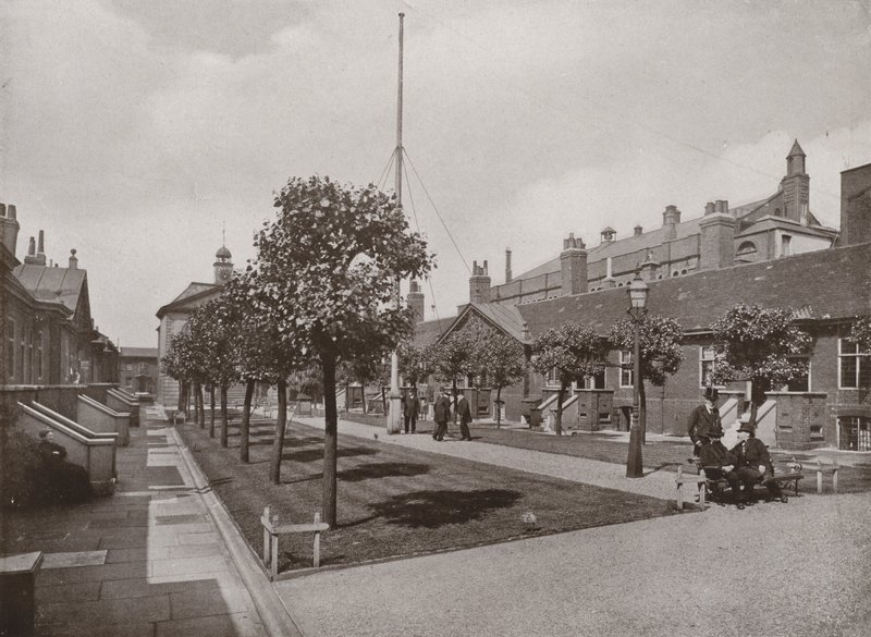 Szpital Trinity, Mile End Road autorstwa English Photographer